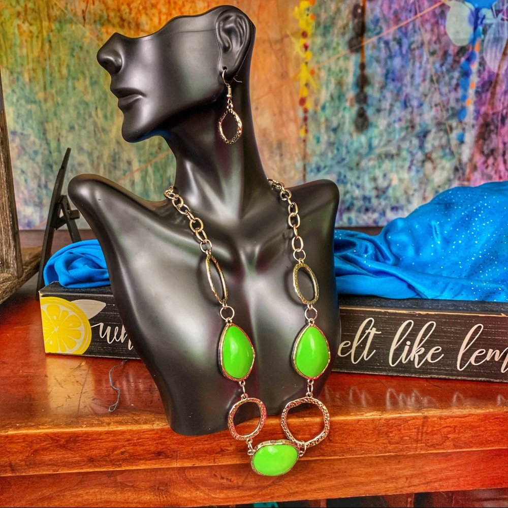 Necklace and earrings set